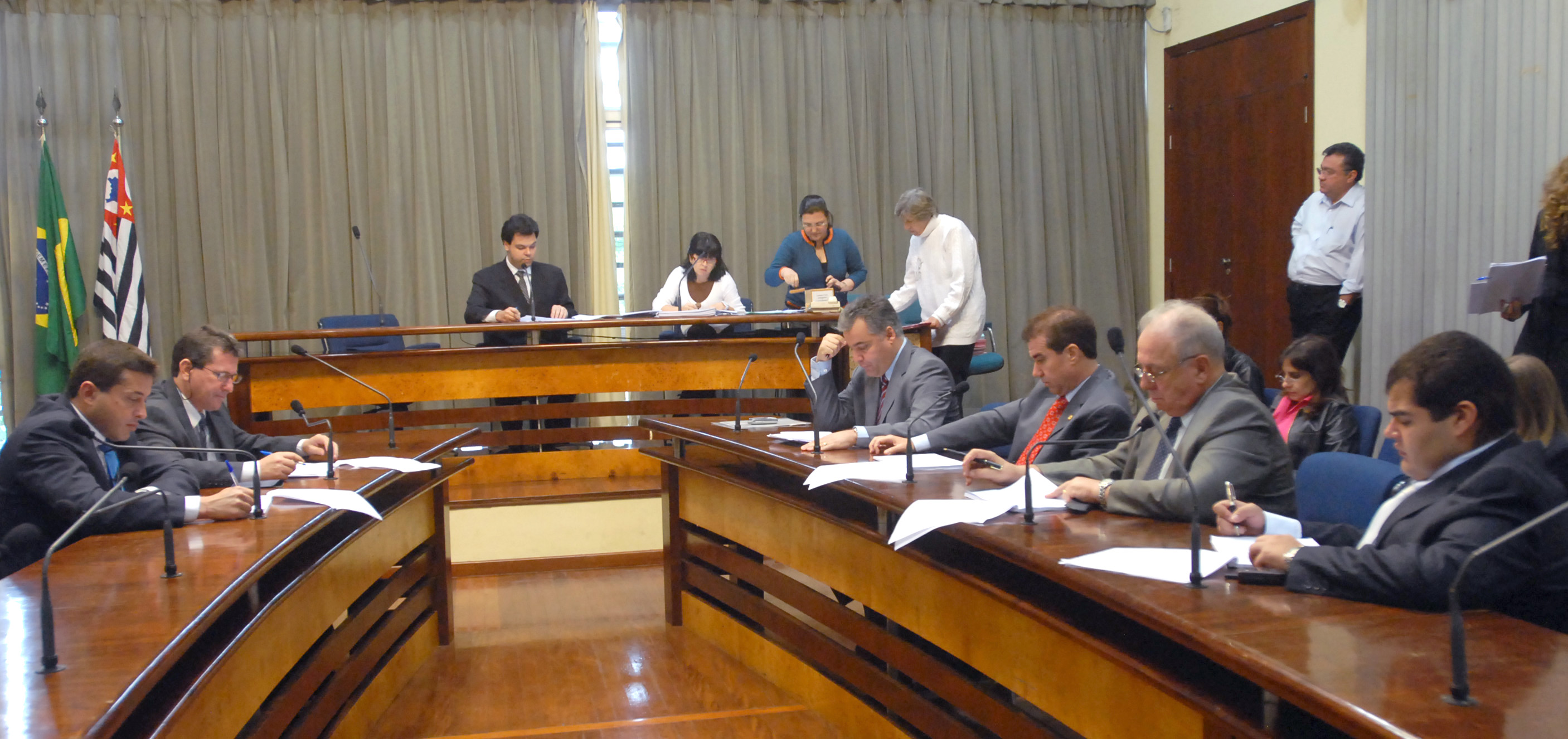 Reunio da Comisso de Finanas e Oramento da Alesp<a style='float:right;color:#ccc' href='https://www3.al.sp.gov.br/repositorio/noticia/03-2008/CFO GERAL MAU_0049.jpg' target=_blank><i class='bi bi-zoom-in'></i> Clique para ver a imagem </a>